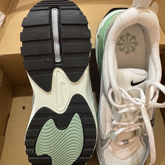 Nike Air Max Bliss - Picture 4 of 6